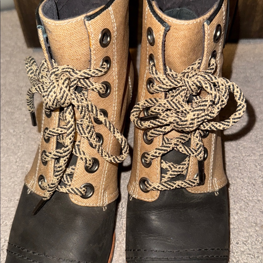 Sorel Two Toned Lace Up Boots Women’s Size 9.5 Winter Brown/Black Good Condition - Picture 9 of 11
